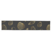 Stijlvol Black Gold Seashells Pattern Medium Tafelloper (Horizontaal)