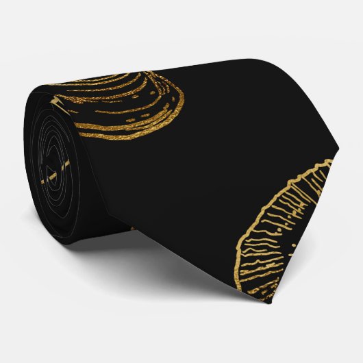 Stijlvol Black Gold Seashells Pattern Stropdas (Opgerold)