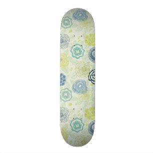 Stijlvol bloempatroon met schattige bloemen skateboard