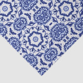 Stijlvol Floral Blue op een witte, gekleurde aarde Tissuepapier (Detail)