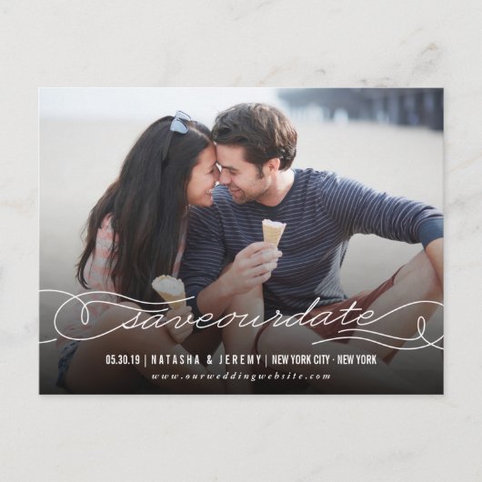 Stijlvol kalligrafiescript sparen Onze Datum Foto Aankondigingskaart (Voorkant)