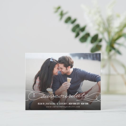 Stijlvol kalligrafiescript sparen Onze Datum Foto Aankondigingskaart (Staand voorkant)