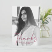 Stijlvol Maroon Script Photo Afstuderen Bedankkaart (Staand voorkant)