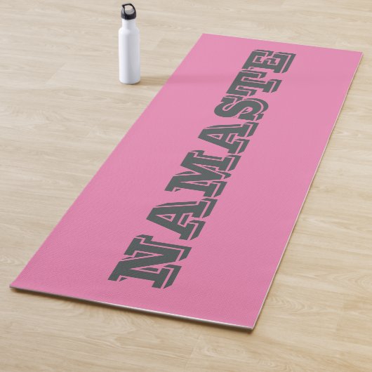 Stijlvol Namaste Roze Gray Typographic Yoga Mat (In situ)
