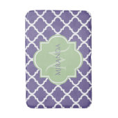 Stijlvol Paars Quatrefoil en noem Groen Monogram Badmat (Voorkant Verticaal)