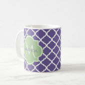 Stijlvol Paars Quatrefoil en noem Groen Monogram Koffiemok (Voorkant links)