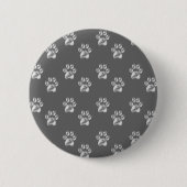 Stijlvol pawpatroon op donkergrijs ronde button 5,7 cm (Voorkant)