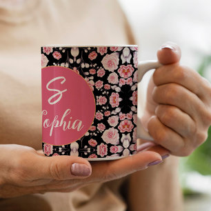 Stijlvol roze floreel patroonscript monogramed extra grote beker
