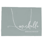 Stijlvol Sage Groen Chic Monogram Script Groot Cadeauzakje (Achterkant)