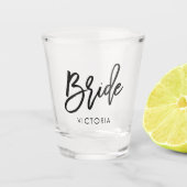 Stijlvol script "Bride" op maat Shot Glas (Voorkant)