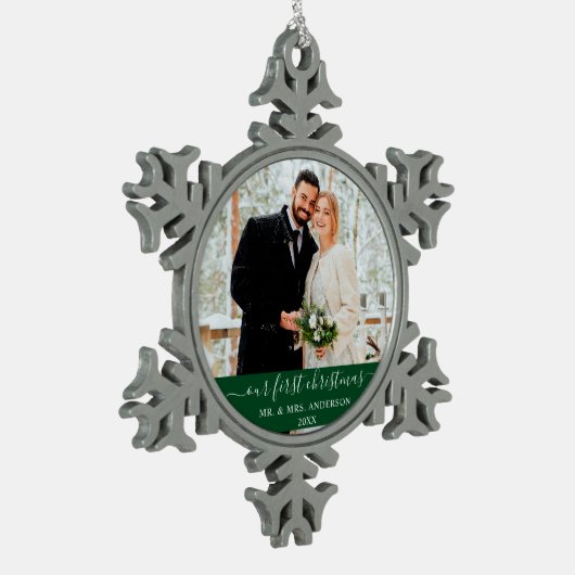 Stijlvol script Ons eerste kerstgroen Tin Sneeuwvlok Ornament (Links)