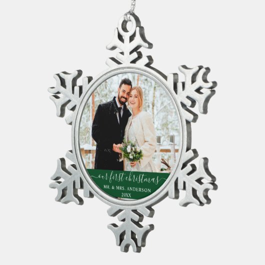 Stijlvol script Ons eerste kerstgroen Tin Sneeuwvlok Ornament (Rechts)