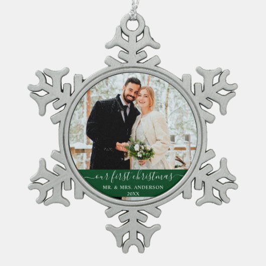 Stijlvol script Ons eerste kerstgroen Tin Sneeuwvlok Ornament (Voorkant)