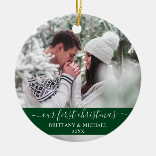 Stijlvol script Ons eerste kerstpaar Groen Keramisch Ornament (Voorkant)