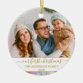 Stijlvol script onze eerste kerstgoudfamilie keramisch ornament (Voorkant)