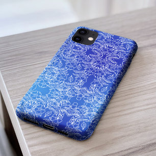 Stijlvol wit Bloemen patroon wervelen op blauw iPhone 11 Hoesje