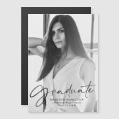 Stijlvol zwart Script-fotoAfstuderen Magnetische Uitnodiging (Voorkant / Achterkant)