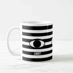 Stijlvolle abstracte oog op zwart-wit gestreept koffiemok