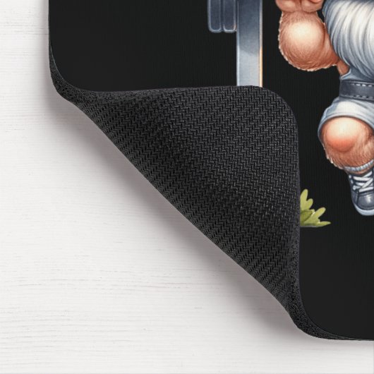 Stijlvolle body building gnoom doet pull-ups op ee muismat (Hoek)