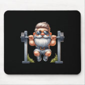 Stijlvolle body building gnoom doet pull-ups op ee muismat (Voorkant)