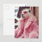 Stijlvolle Capybara in roze bontjas en zonnebril Briefkaart (Voorkant / Achterkant)