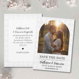 Stijlvolle Gingham Verlovingsfoto Boog Bruiloft Save The Date
