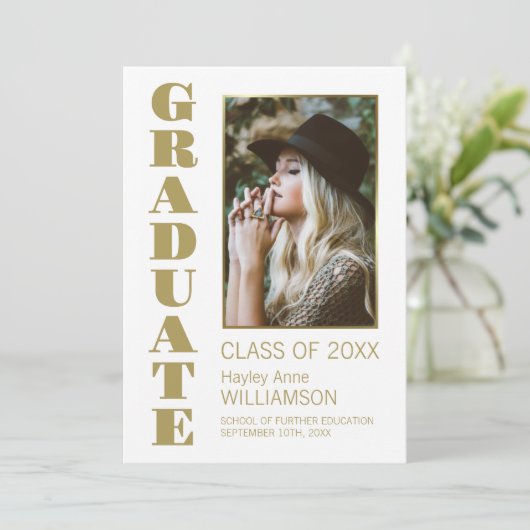 Stijlvolle Gold Text Custom Photo Afstuderen Aankondiging (Staand voorkant)