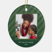Stijlvolle Groene Streep Eenvoudige Foto Kerstmis Keramisch Ornament (Links)