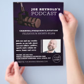 Stijlvolle microfoon, poocaster, podcast Advertere Flyer (Hand)