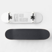 Stijlvolle minimal & Modern Grey Initialen & Naam Skateboard (Horizontaal)