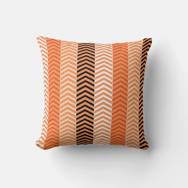 Stijlvolle Oranje gemoduleerde Chevron Stripes Kussen (Voorkant)