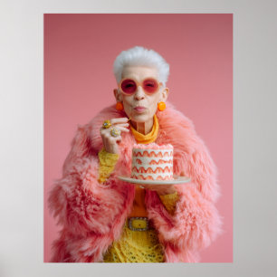 Stijlvolle oudere vrouw die cake eet in roze mode poster