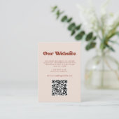 Stijlvolle retro Peach Pink QR code bruiloft websi Informatiekaartje (Staand voorkant)