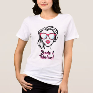 Stijlvolle retro vrouw met gedurfde zonnebril Tri-Blend shirt