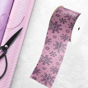 Stijlvolle Roze Kerst met Elegante Sneeuwvlokken Lint