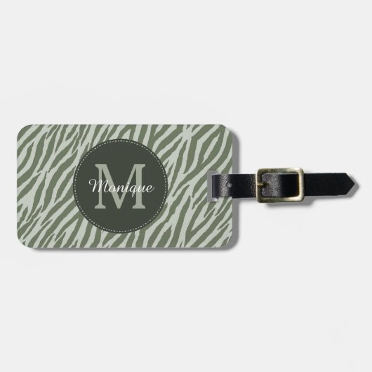 Stijlvolle Sage Green Zebra Print Monogram en naam Bagagelabel (Voorkant horizontaal)