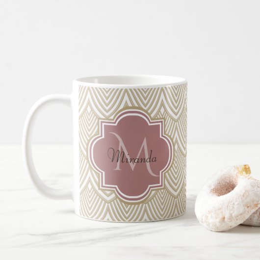 Stijlvolle Tan Arched Scallops Mauve Monogram Naam Koffiemok (Met donut)