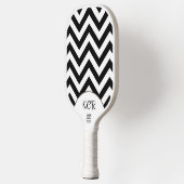 Stijlvolle zwarte witte Chevron Pattern Initialen Pickleball Paddle (Links)