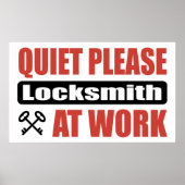 Stil alsjeblieft Locksmith op het werk Poster (Voorkant)