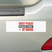 Stil alsjeblieft Origami-map op het werk Bumpersticker (Op auto)
