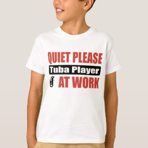 Stil, alsjeblieft Tuba Player op het werk T-shirt