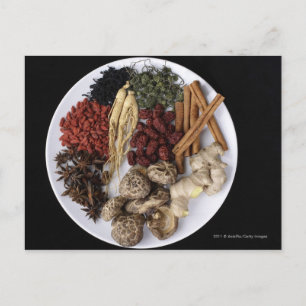 Stilleven van kaneelstokjes en gemberwortel briefkaart