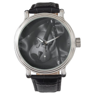 Stilleven zwart-wit afbeelding van een viool horloge