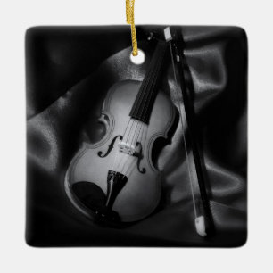 Stilleven zwart-wit afbeelding van een viool keramisch ornament