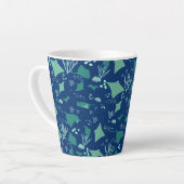 Stingrays Ocean Reef Patroon op Navy Blue Latte Mok (Linkerhoek)