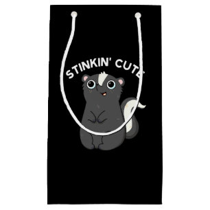 Stinkin Schattige Funny Skunk Pun Dark BG Klein Cadeauzakje