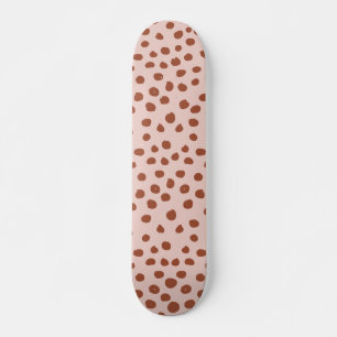Stippen in Peach en Brown Dalmatian Spots Skateboard