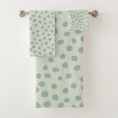 Stippen Sage Green Bad Handdoek (Insitu)