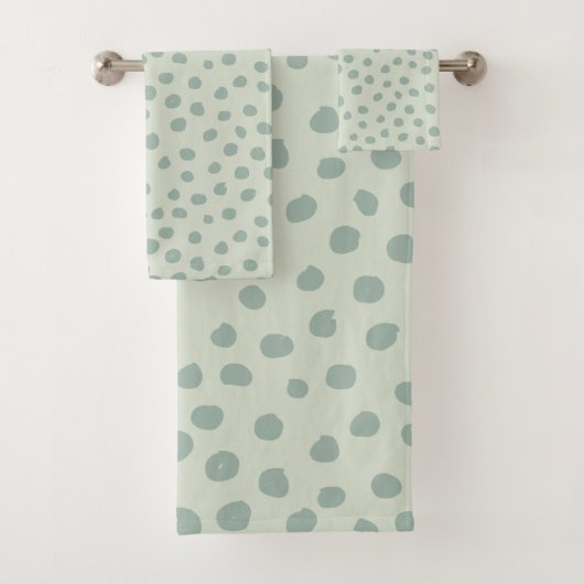 Stippen Sage Green Bad Handdoek (Insitu)
