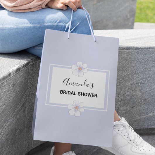 Stofblauwe bloemige bruidsshower middelgrote cadea medium cadeauzakje